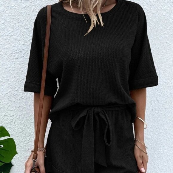 Casual comfy Batwing Sleeve Tee & Knot Front Shorts - Picture 3 of 9